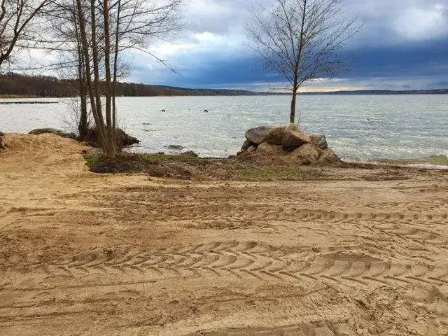 Zdjęcie Jezioro w Boszkowie: piękne miejsce na wędkowanie i sporty wodne