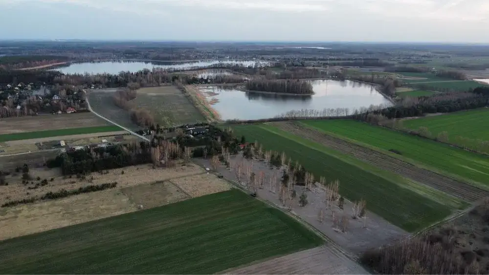 Zdjęcie Działki nad jeziorem lubelskie – idealne miejsce na wypoczynek i inwestycje