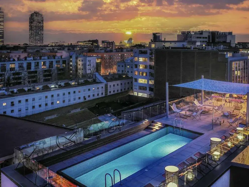 Zdjęcie Ibis Barcelona Plaza Glòries 22@: ¿Tu hotel con piscina en azotea?