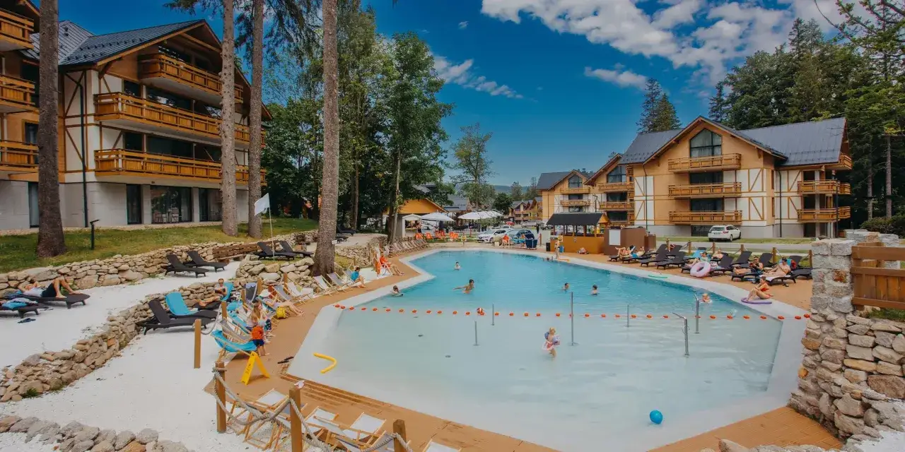 Zdjęcie Hotel z basenem na Dolnym Śląsku: gdzie warto się zatrzymać?