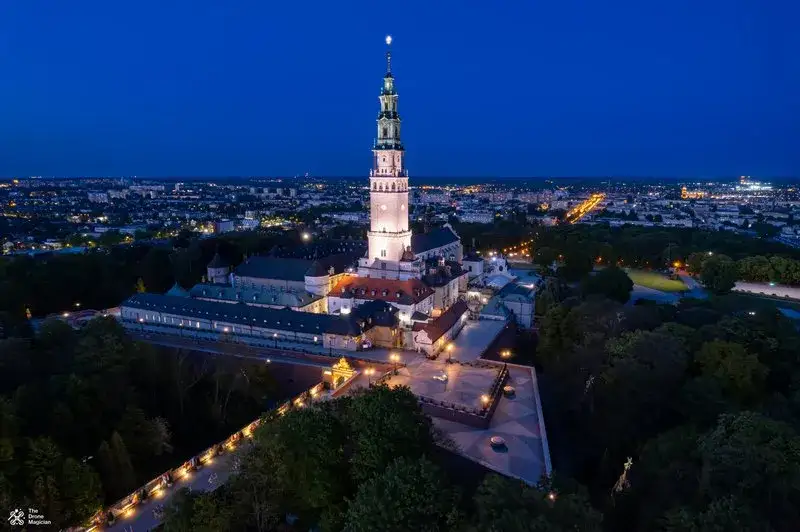 Zdjęcie Gdzie zjeść w pobliżu Jasnej Góry? Najlepsze lokale na posiłek