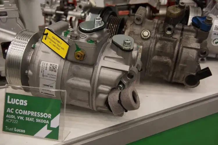 Zdjęcie Objawy awarii sprzęgła sprężarki klimatyzacji. Uniknij kosztownej naprawy!