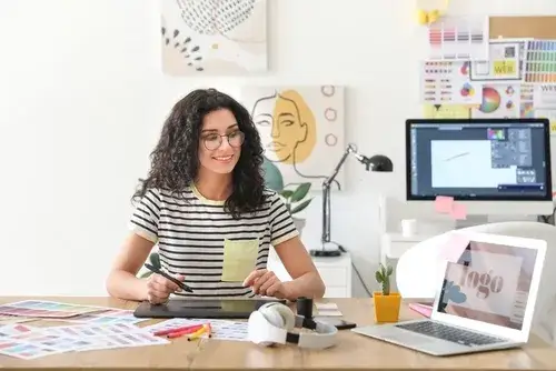 Zdjęcie Ile zarabia grafik komputerowy? Fakty, które musisz znać