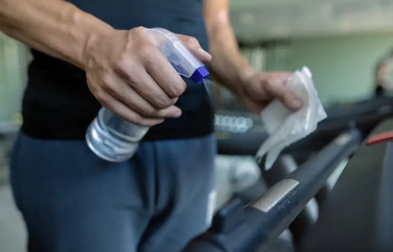 Zdjęcie Czym smarować bieżnię, aby uniknąć uszkodzeń i zapewnić trwałość?