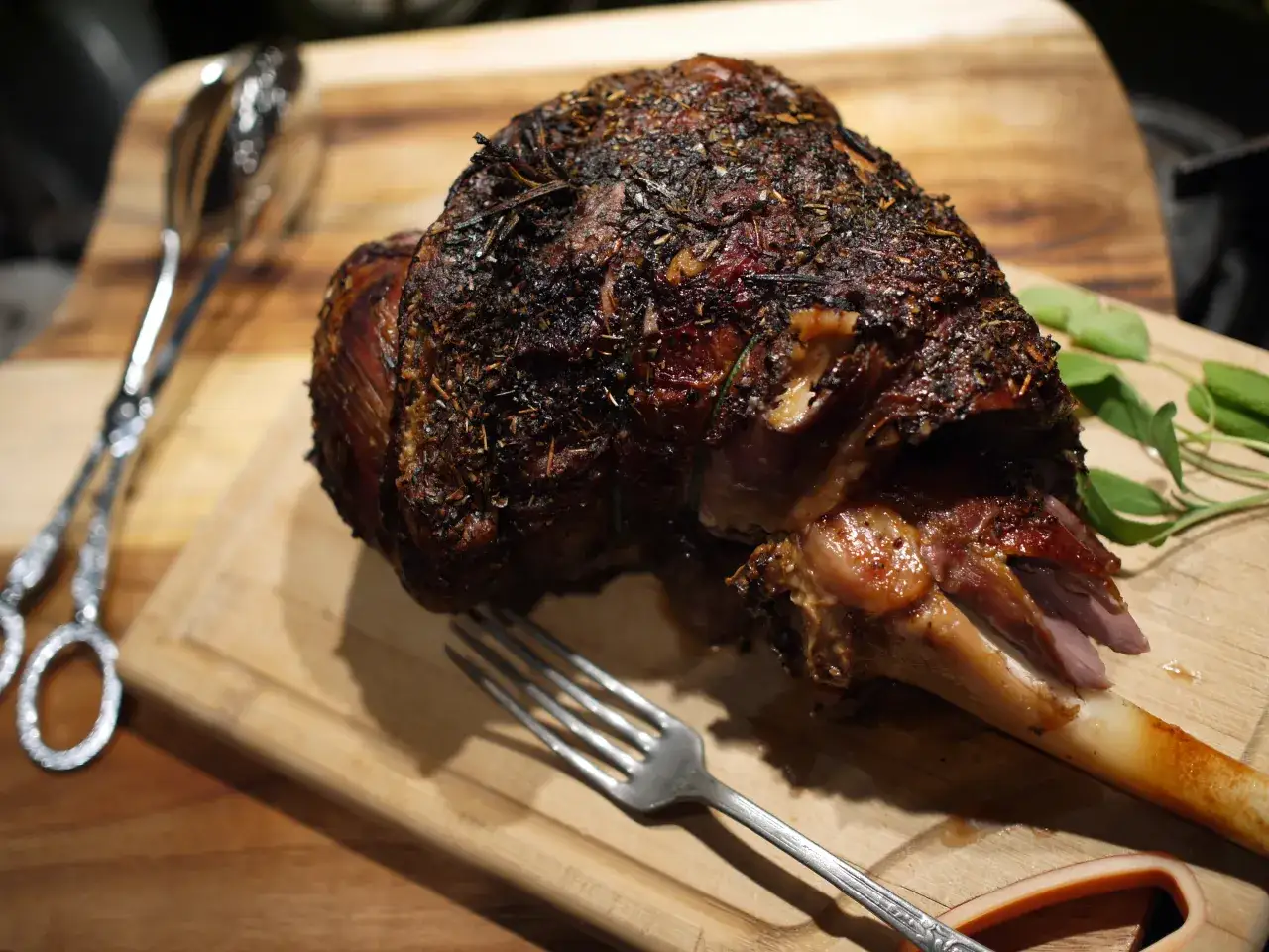 Zdjęcie Jak długo piec jagnięcinę? Sprawdź idealne czasy i temperatury