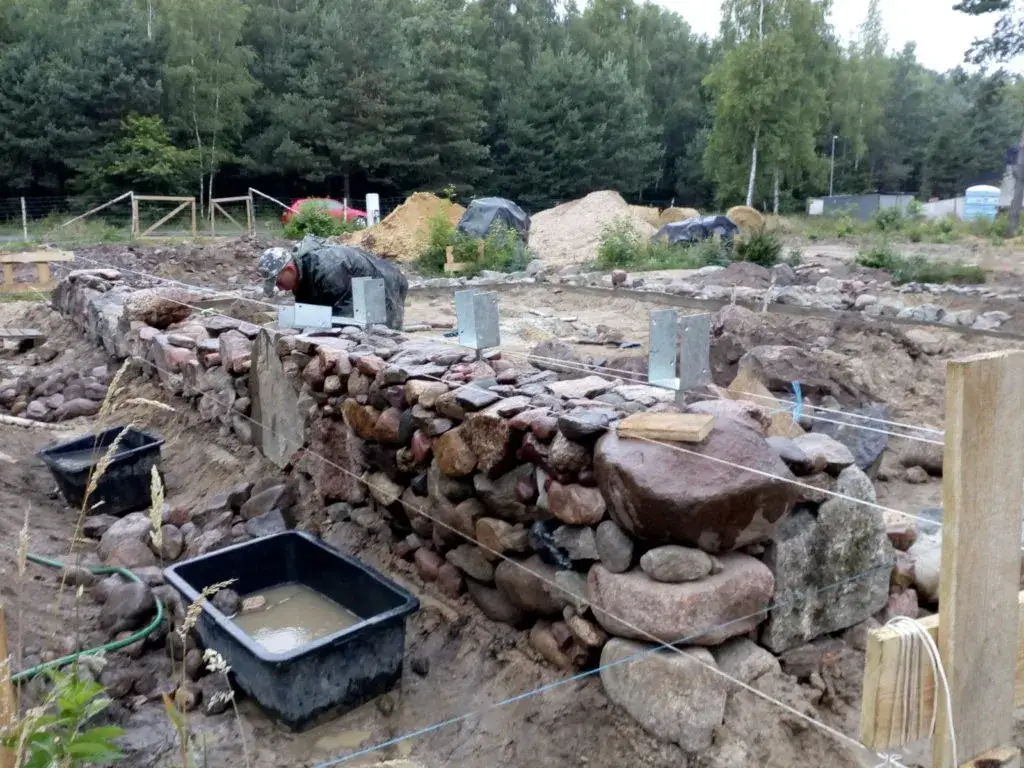 Zdjęcie Jaką zaprawę do murowania kamienia polnego wybrać dla trwałej konstrukcji?