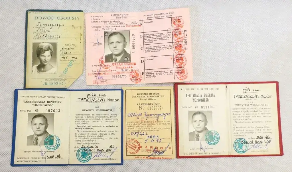 Zdjęcie Legitymacja emeryta-rencisty wojskowego - krok po kroku