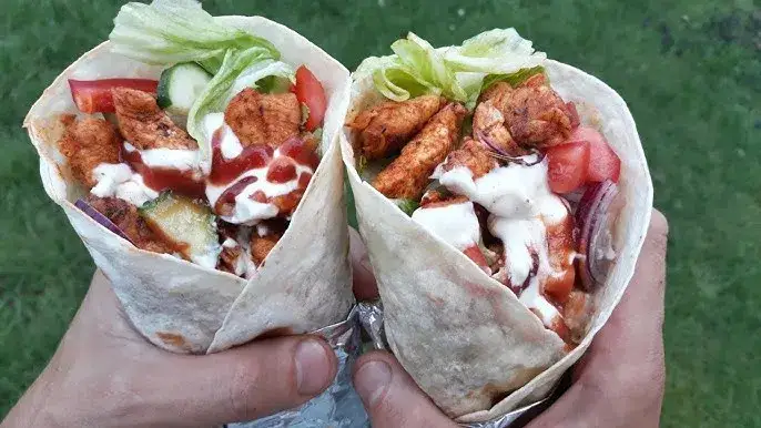 Zdjęcie Jak podgrzać tortillę z kurczakiem, aby nie była sucha i twarda