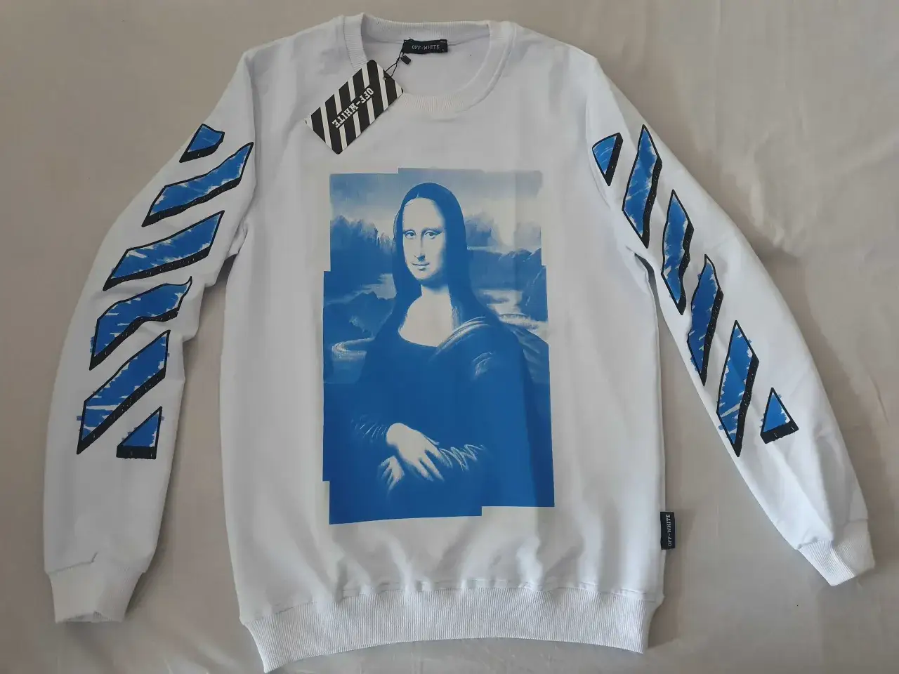 Zdjęcie Ile kosztuje bluza Off-White? Ceny i promocje, kt&oacute;re musisz znać