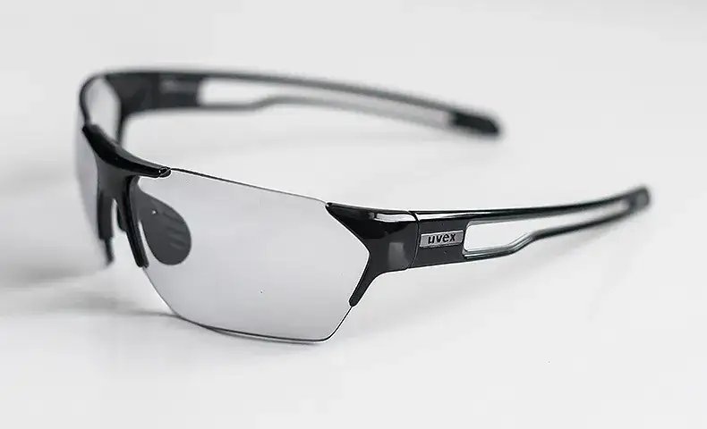 Zdjęcie Uvex SGL 202 Vario: lekkie okulary sportowe z fotochromem