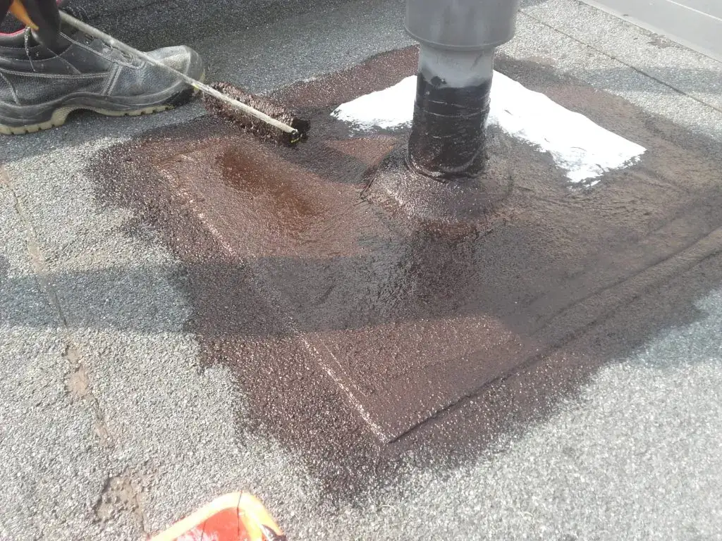 Zdjęcie Czym uszczelnić dach z papy? Najlepsze materiały i sprawdzone metody