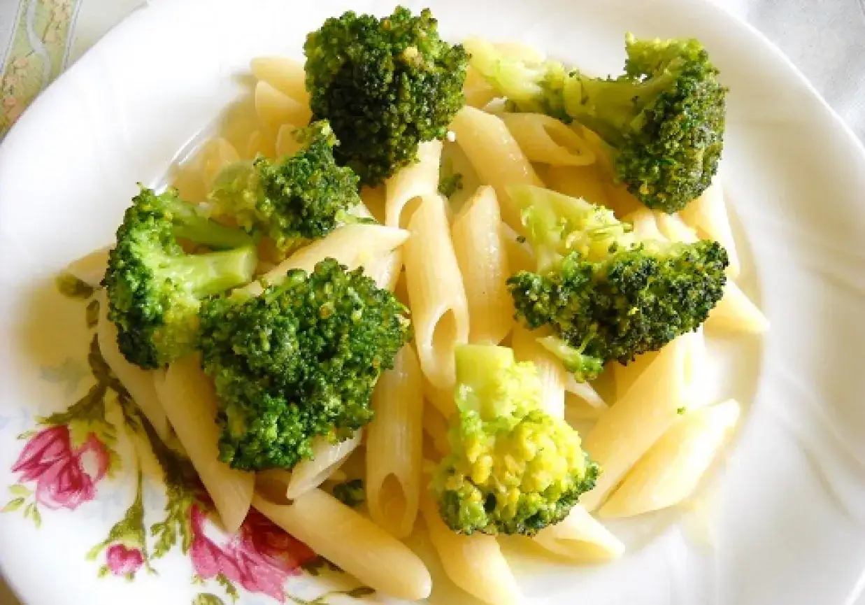 Zdjęcie Penne z brokułami – prosta receptura na pyszne i zdrowe danie