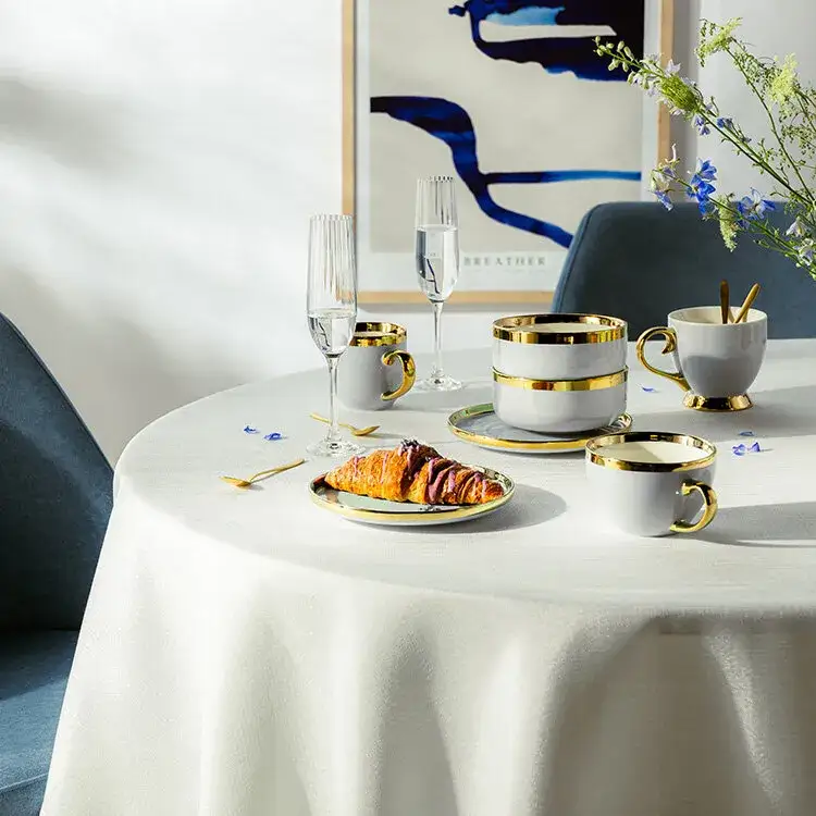 Zdjęcie Jak udekorować stół na 25 rocznicę ślubu i zaskoczyć gości elegancją