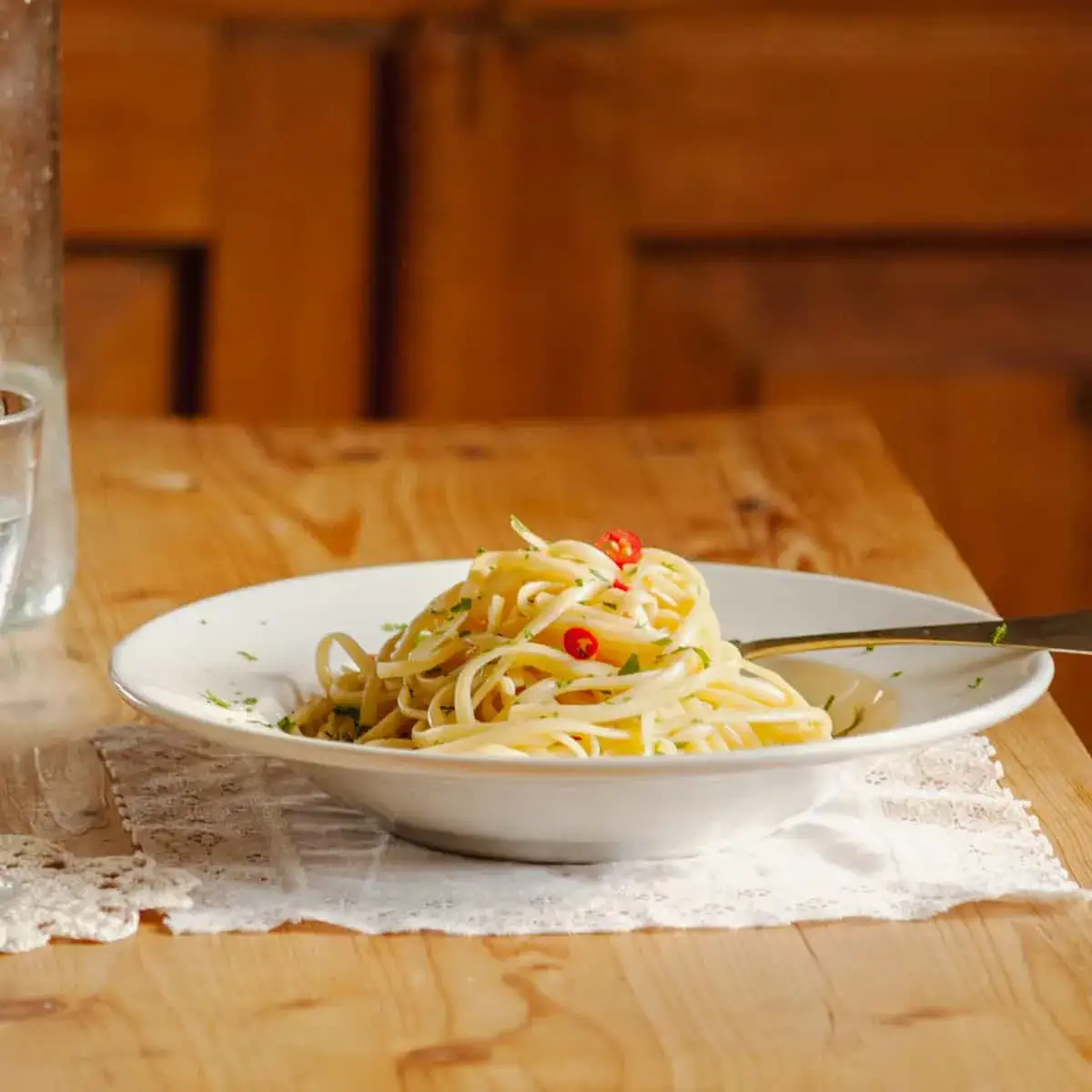 Zdjęcie Prosty przepis na spaghetti z chili i czosnkiem, który zachwyci smakiem