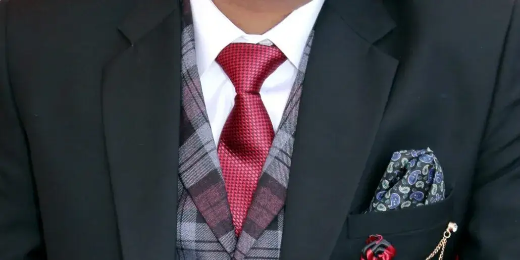Zdjęcie Jaka jest idealna długość krawata? Poznaj zasady i wskazówki