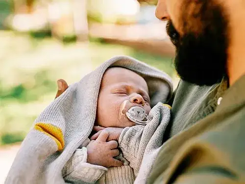 Zdjęcie Smoczek fizjologiczny czy anatomiczny - który lepiej wspiera rozwój?