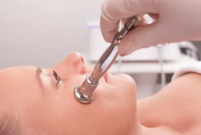 Zdjęcie Czy po mikrodermabrazji można się malować? Oto co musisz wiedzieć