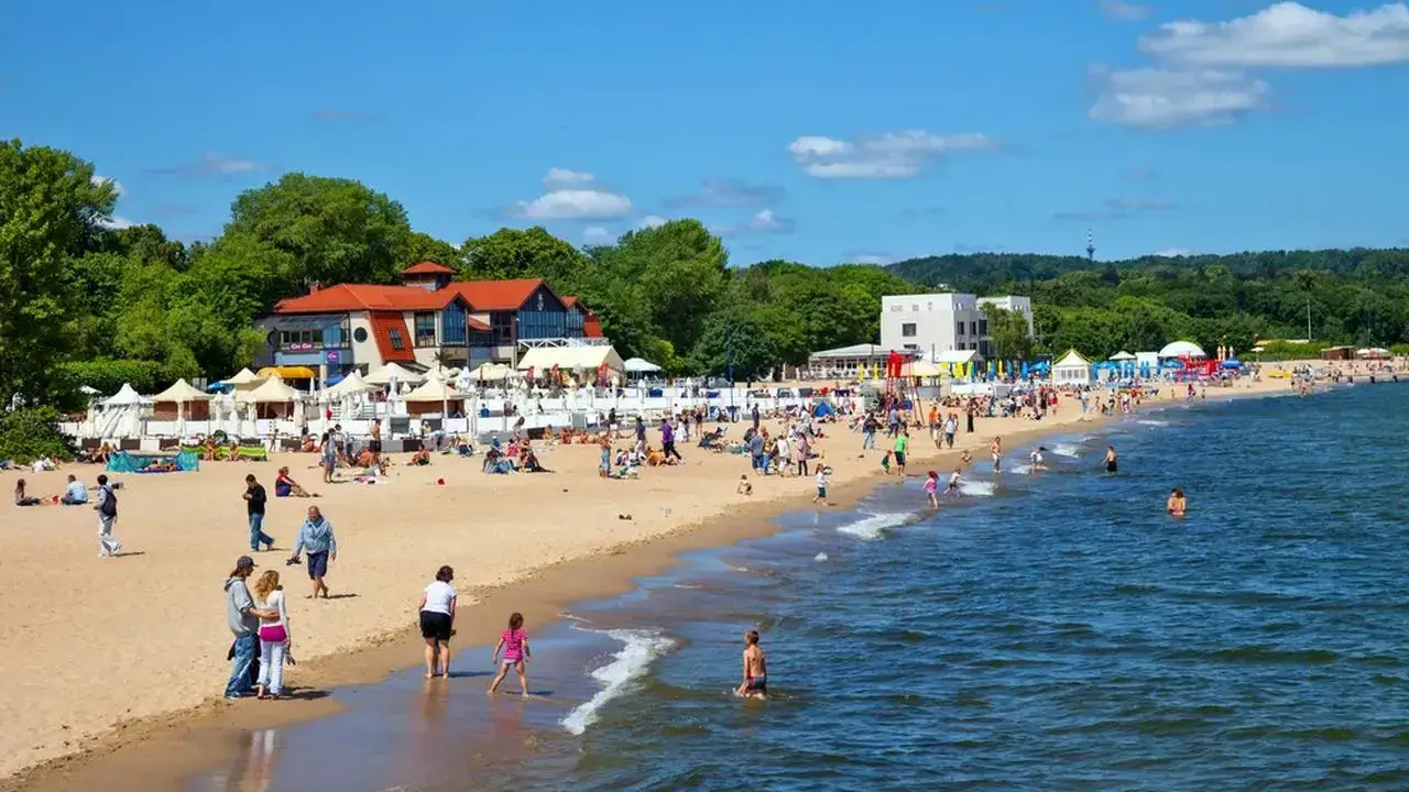 Zdjęcie Woda w Bałtyku ile stopni – idealna temperatura do kąpieli?
