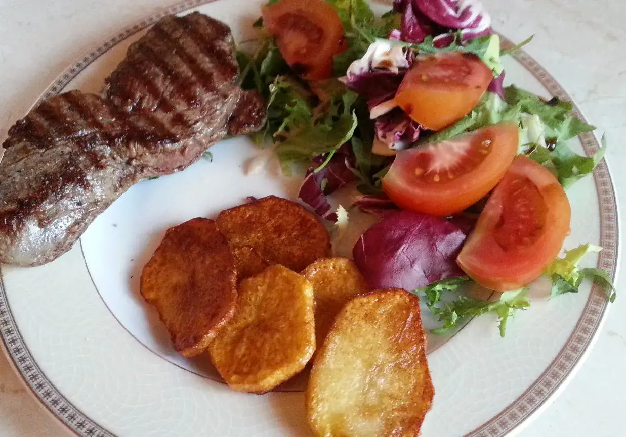 Zdjęcie Jakie surówki do steka wołowego, które zaskoczą Twoich gości?