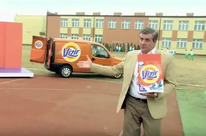 Zdjęcie Kto reklamuje proszek Vizir? Poznaj ambasadora marki i jej wpływ