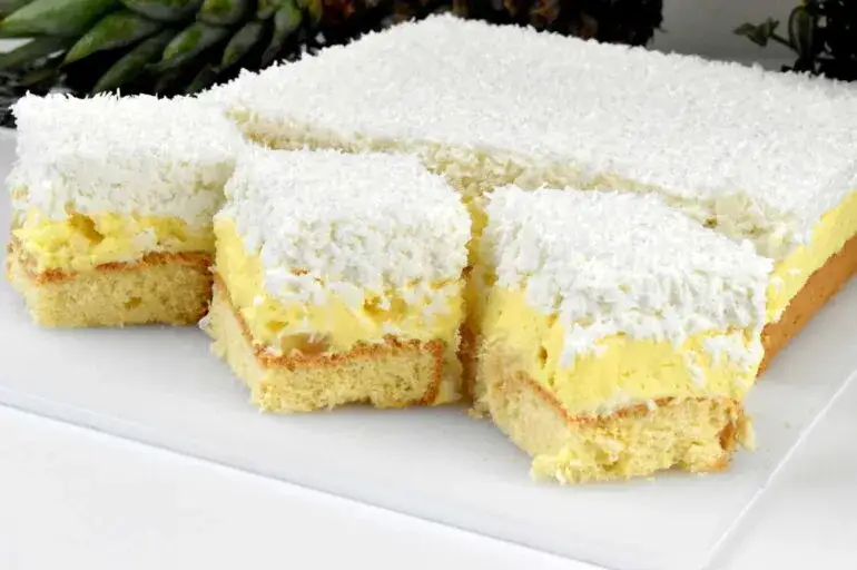 Zdjęcie Pyszne ciasto kokosowo-ananasowe z kremem – prosty przepis krok po kroku