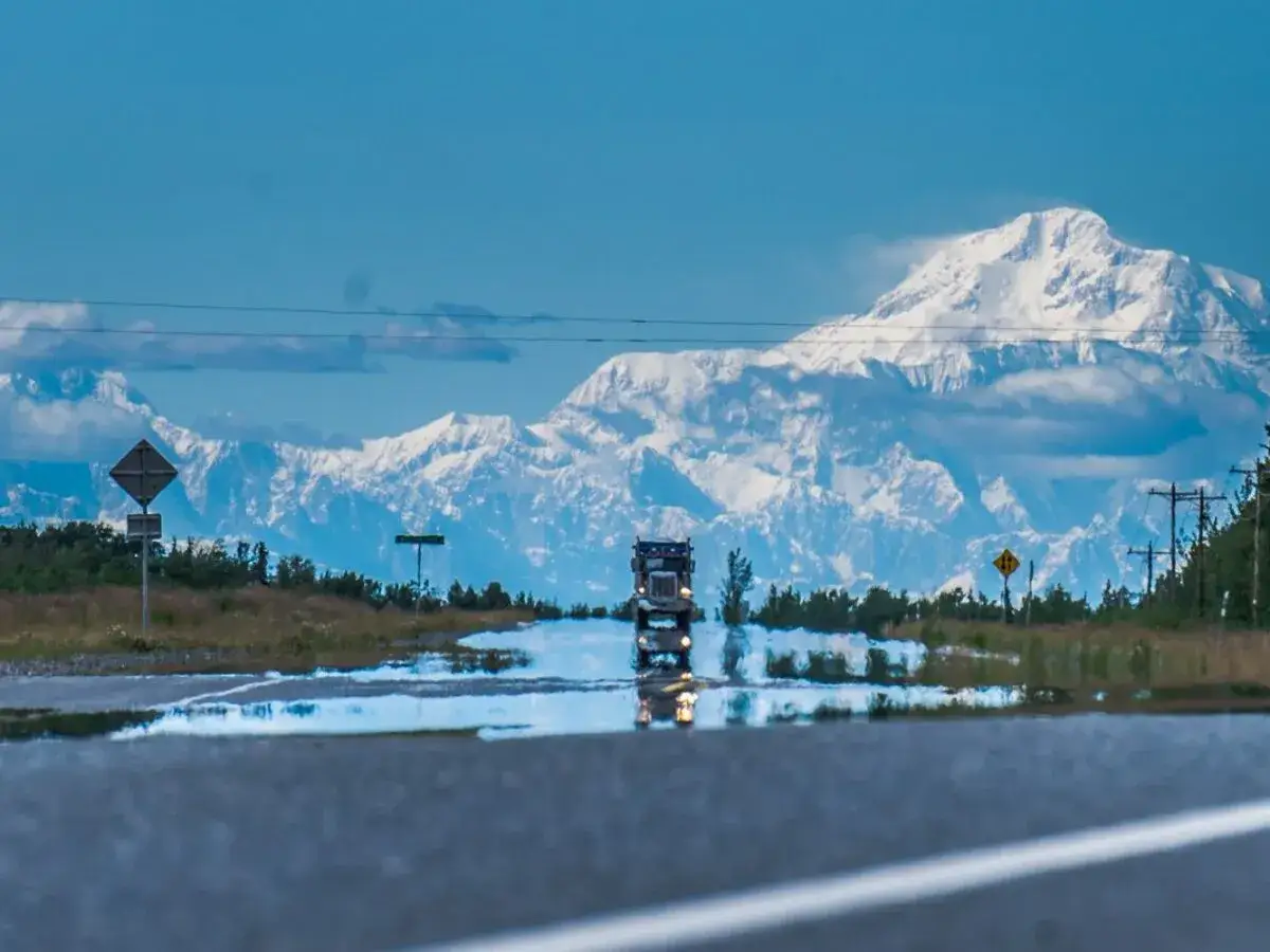 Zdjęcie Fascynujący miraż zjawisko optyczne - poznaj tajemnice złudzeń natury