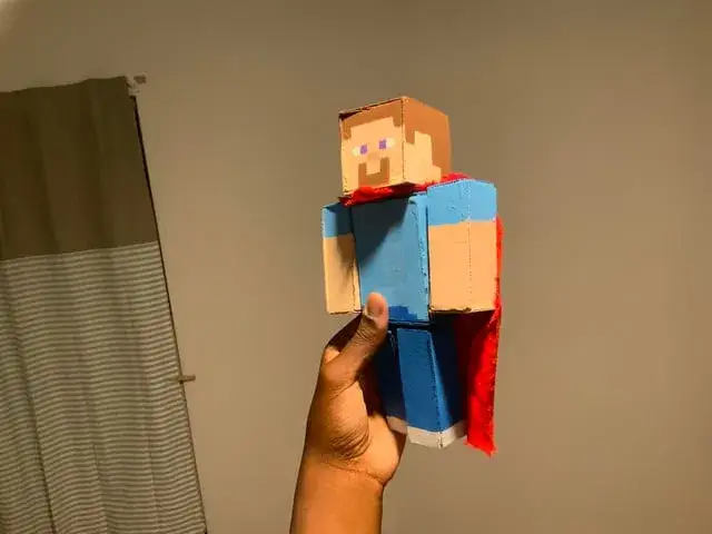 Zdjęcie Jak zrobić dużą postać z kartonu bez zbędnych kosztów i trudności