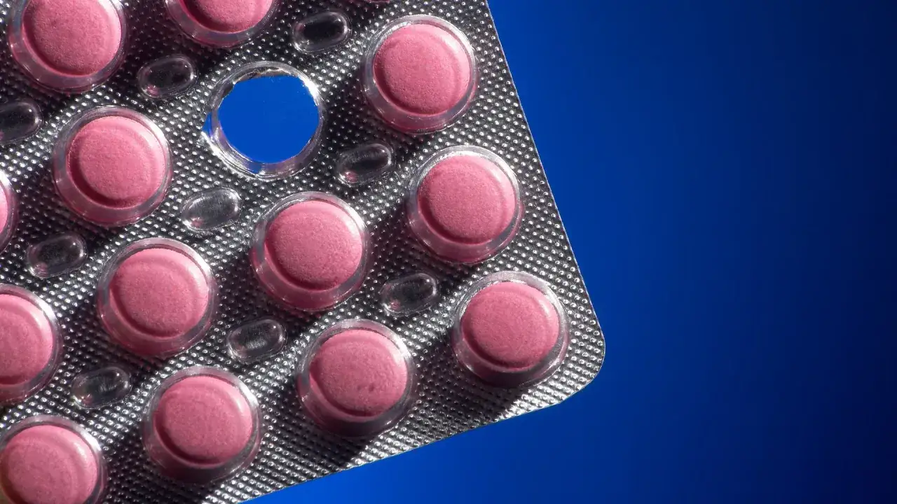 Zdjęcie Skutki uboczne hydroksyzyny: Co musisz wiedzieć o niebezpieczeństwie?