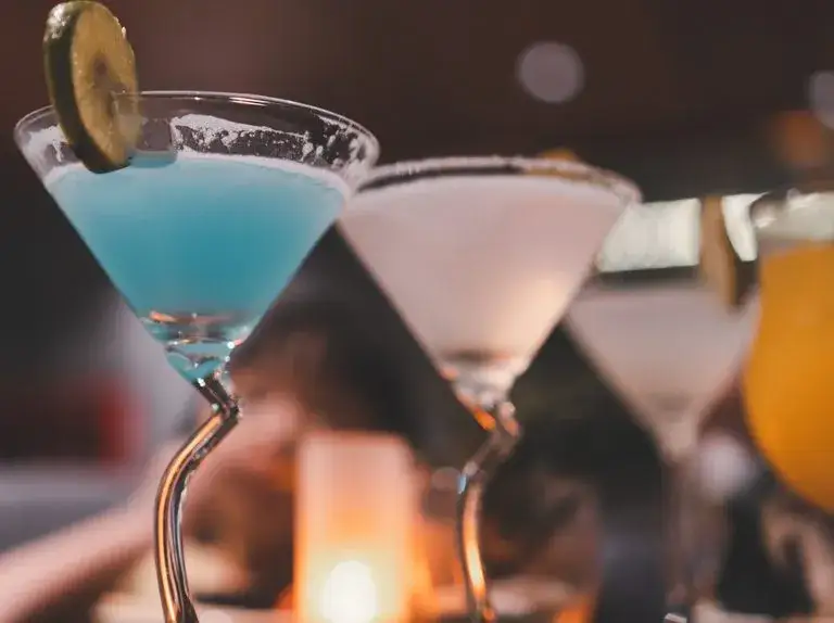 Zdjęcie Jak przygotować pyszny drink Bols Kamikaze w różnych kolorach