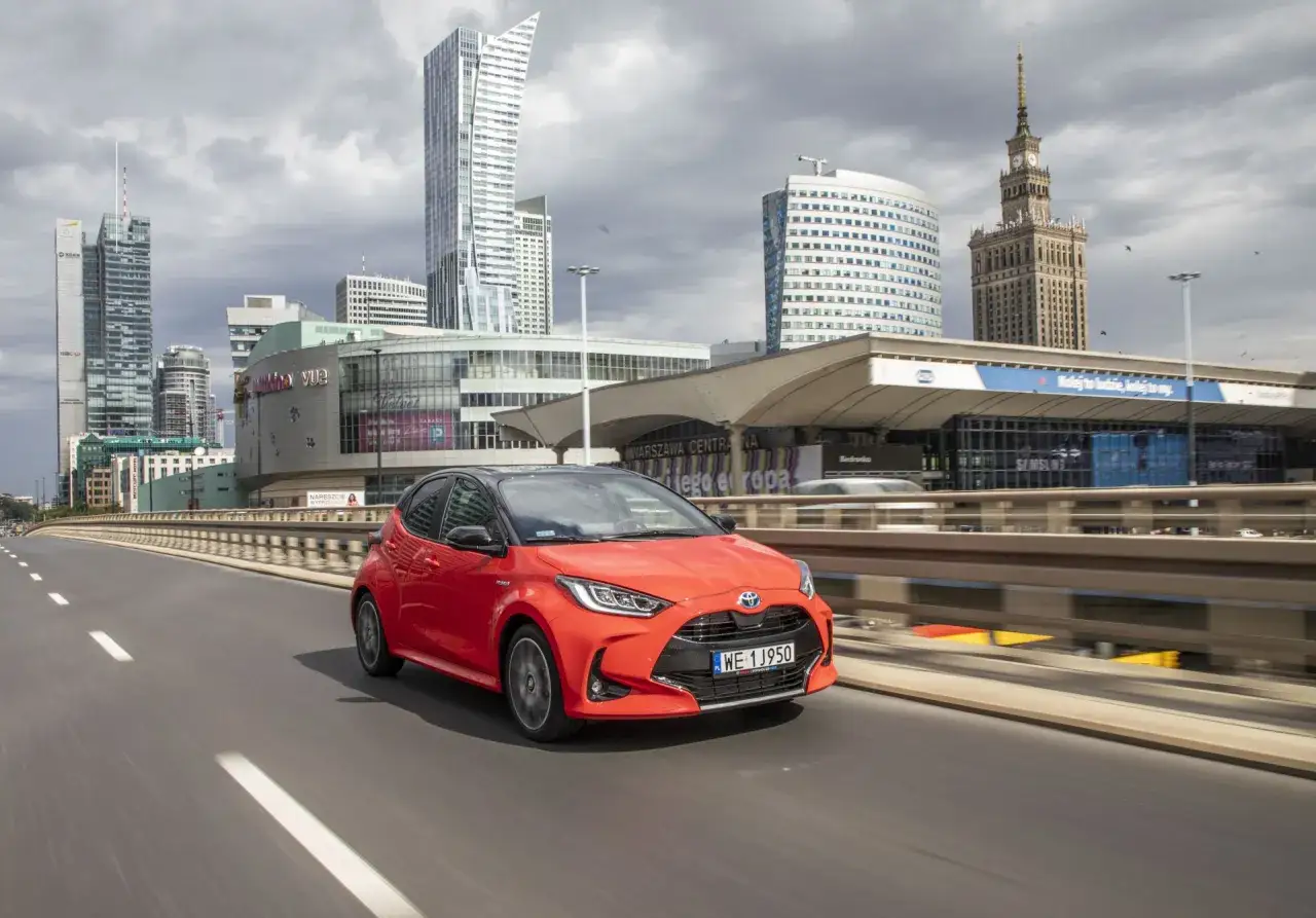 Zdjęcie Co to jest tryb EV w Toyocie i jak go efektywnie wykorzystać