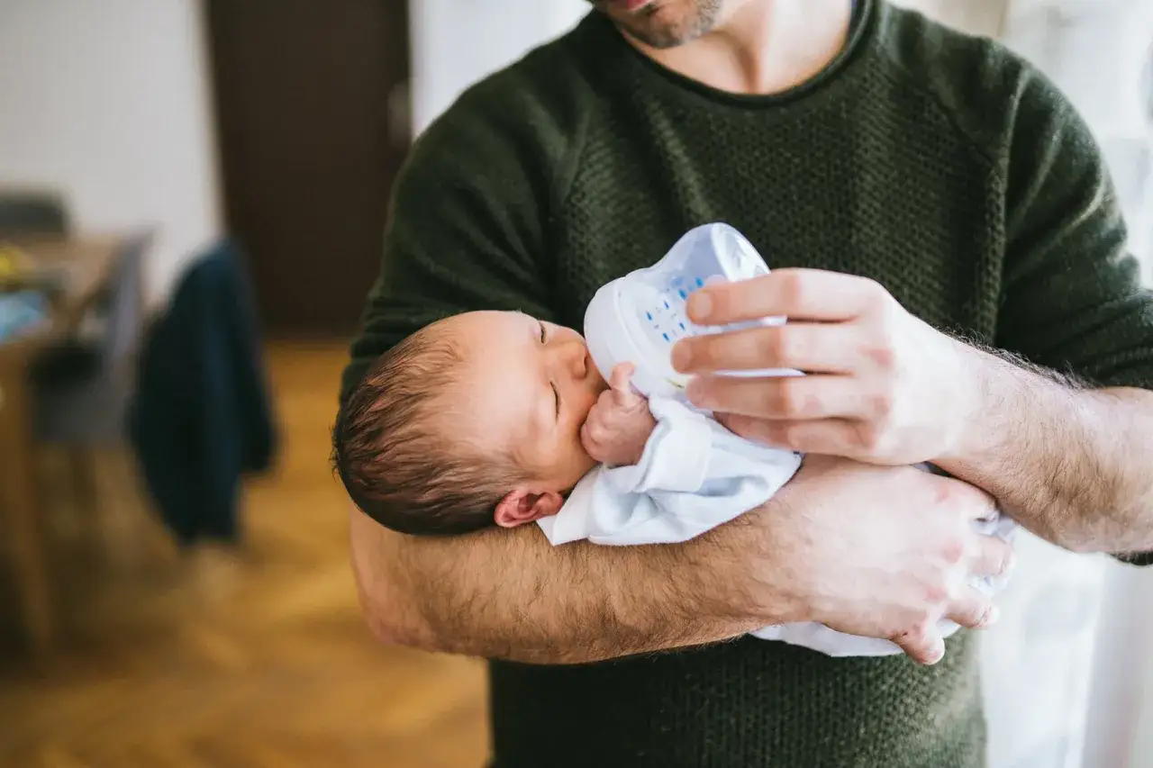 Zdjęcie Czy dopajać noworodka karmionego piersią? Fakty, które musisz znać