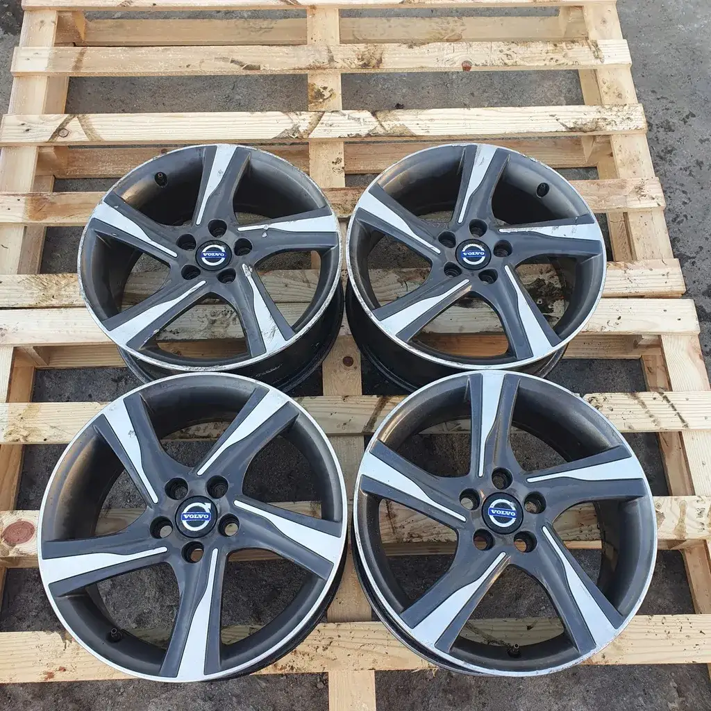 Zdjęcie Idealne felgi 17 do Volvo V40: Unikaj złych opon i oszczędź pieniądze