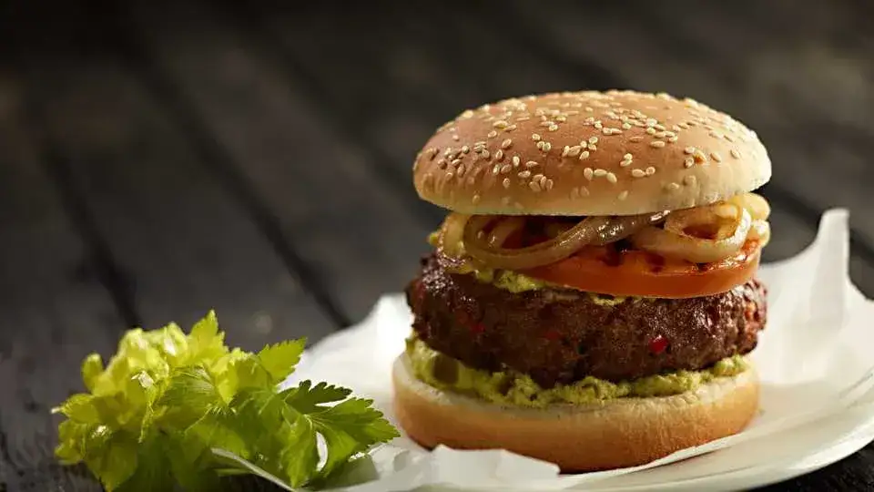 Zdjęcie Jak smażyć burger wołowy z Lidla, aby były soczyste i pyszne