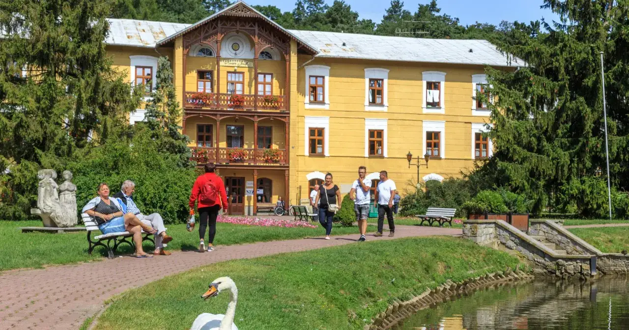 Zdjęcie Jak załatwić sanatorium z NFZ dla emeryta - uniknij długiego czekania