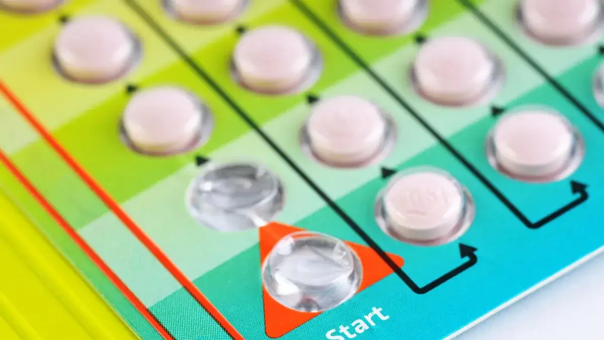 Zdjęcie Czy po tabletkach antykoncepcyjnych rosną piersi? Prawda czy mit?