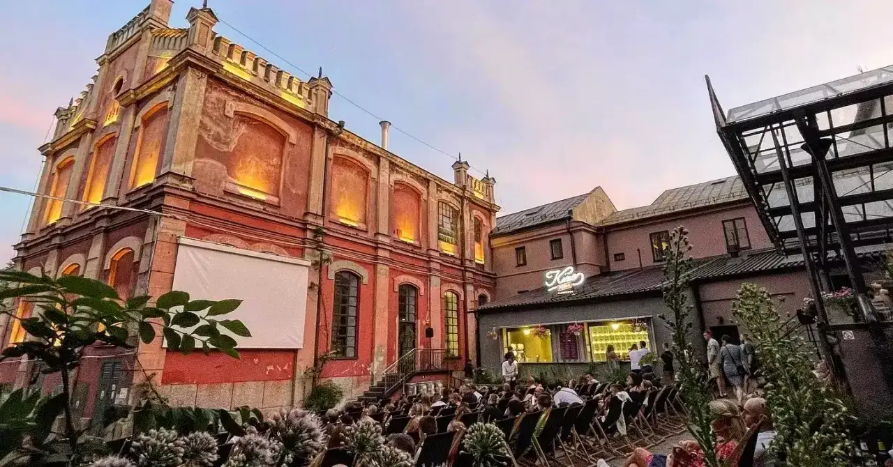 Zdjęcie Ile czasu naprawdę trwa film w kinie? Zaskakujące sekrety projekcji