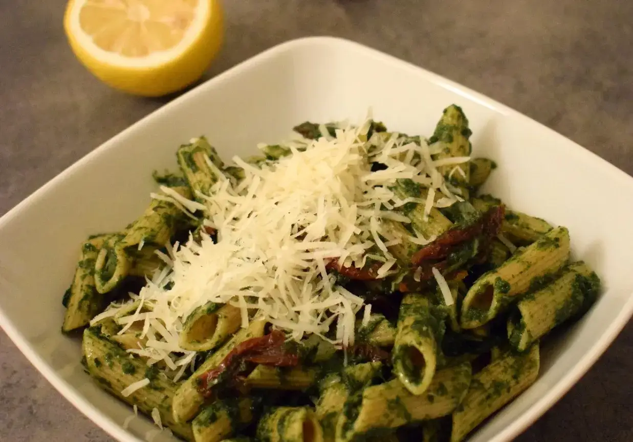 Zdjęcie Penne ze szpinakiem i suszonymi pomidorami - łatwy przepis na obiad