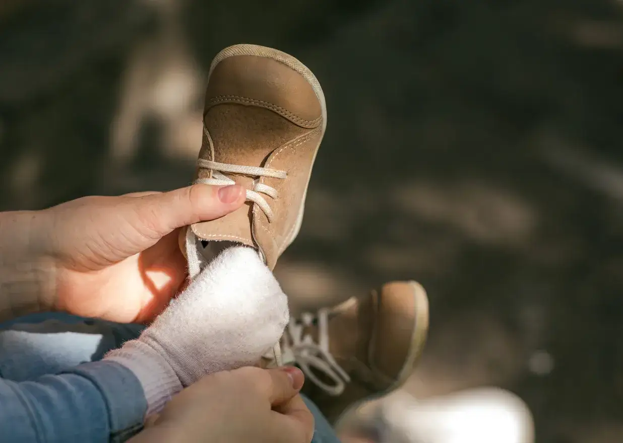Zdjęcie Kiedy kupić pierwsze buty? Kluczowe momenty, które musisz znać
