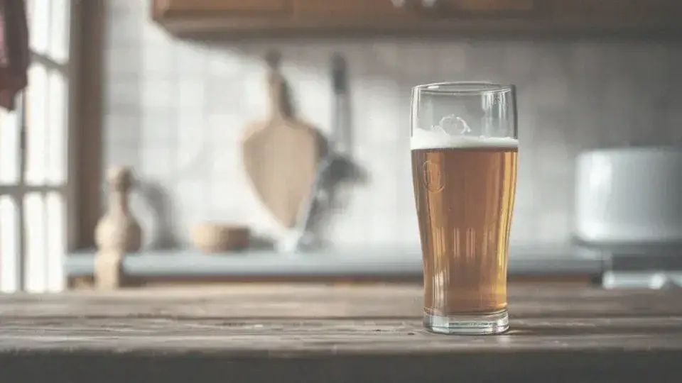 Zdjęcie Alkohol po operacji żołądka: Kiedy i jak można pić?