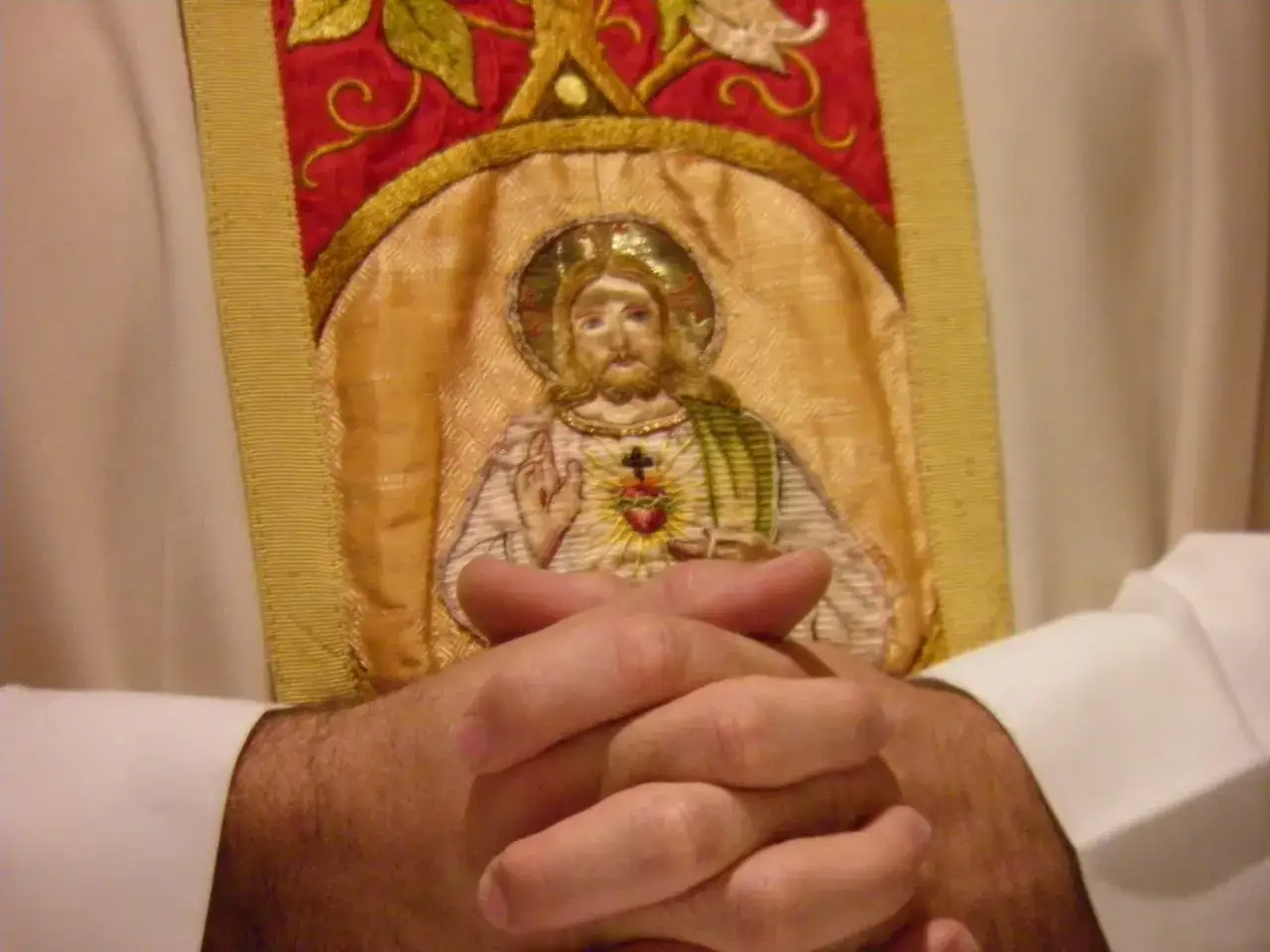 Zdjęcie Ksiądz który ma żonę: kontrowersje i życie duchownych z rodziną