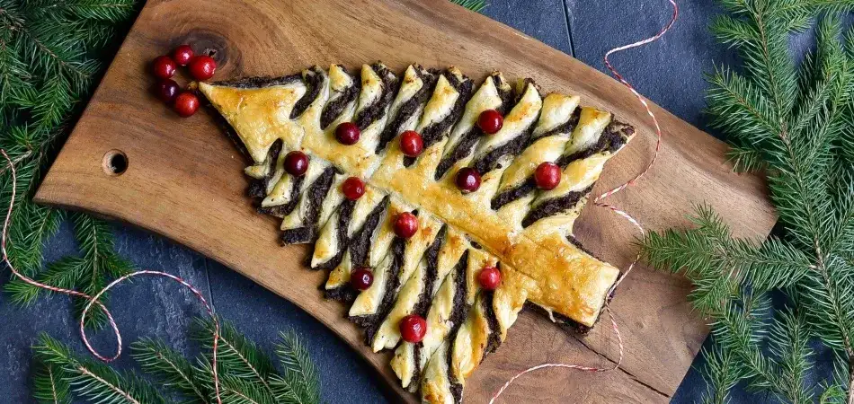 Zdjęcie Jak zrobić choinkę z ciasta na pizzę? Przepis krok po kroku