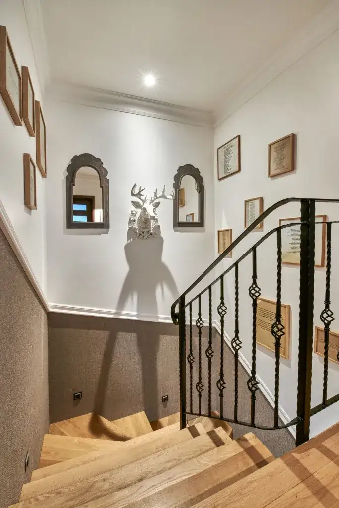 Zdjęcie Co zrobić z boazerią na klatce schodowej? Sprawdzone sposoby na metamorfozę.