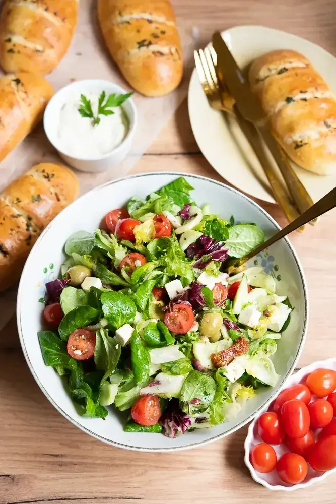 Zdjęcie Jaka sałatka na grilla? Oto najlepsze przepisy na letnie przyjęcia