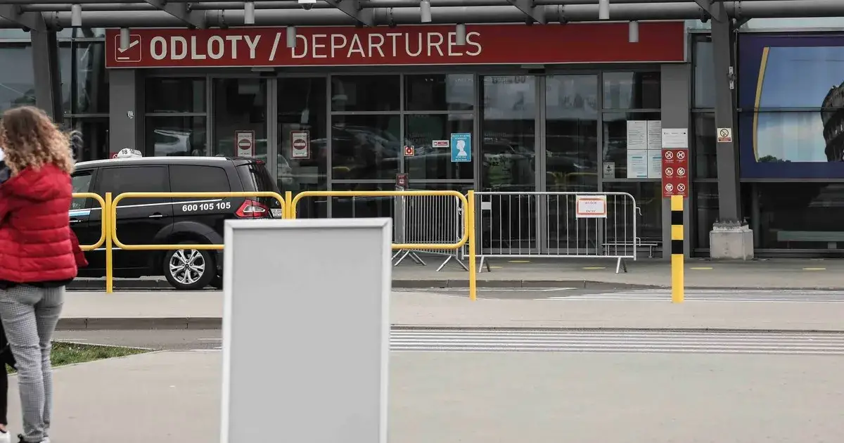 Zdjęcie Co dalej z lotniskiem w Modlinie? Plany rozwoju i inwestycji