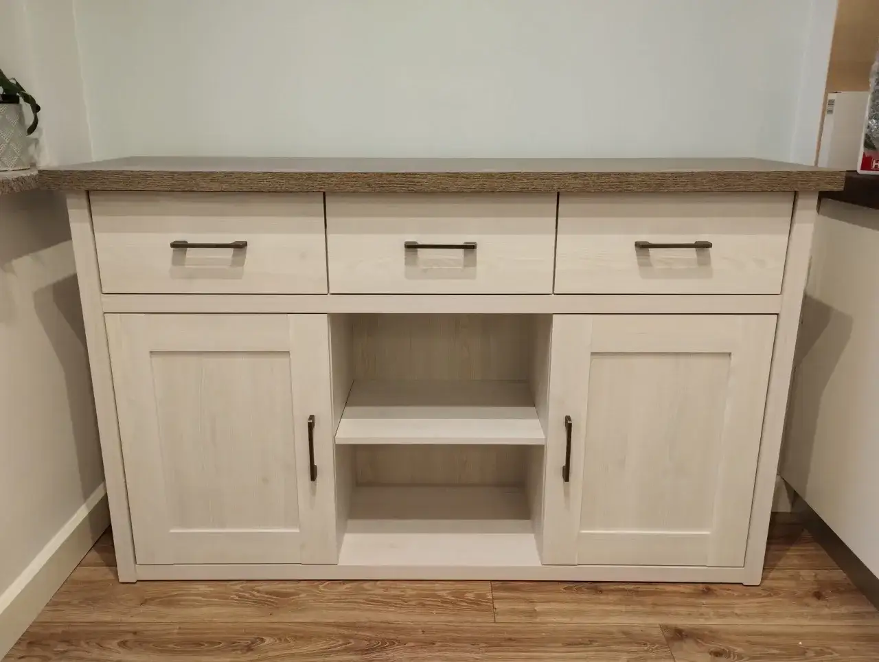 Zdjęcie Poznaj realne koszty montażu mebli BRW: aktualne ceny i stawki 2025