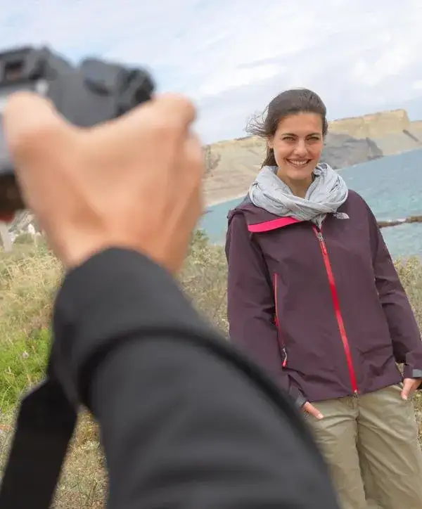 Zdjęcie Czy warto kupić aparat fotograficzny? Odkryj zalety i wady wyboru
