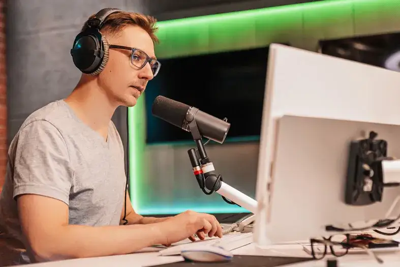 Zdjęcie Podcast po polsku: Rewolucyjna forma rozrywki, która zmieni twoje słuchanie