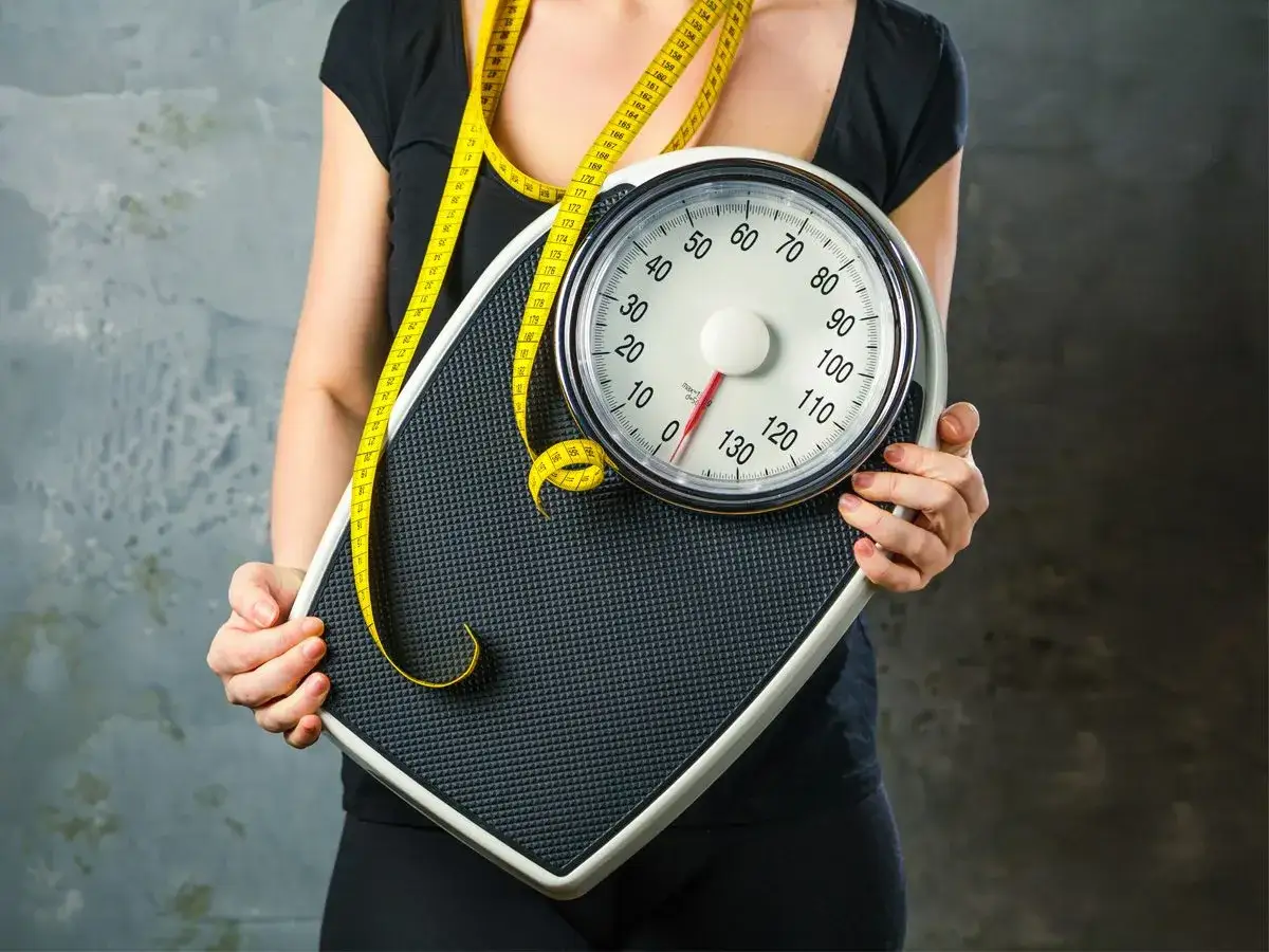 Zdjęcie 100 kcal ile to kg? Zaskakujący związek kalorii i masy ciała