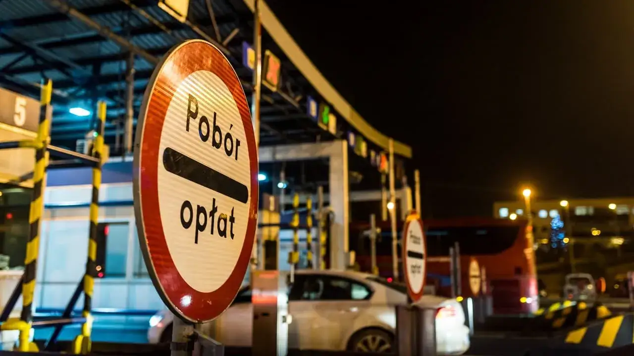 Zdjęcie Czym płacić za autostrady w Polsce? Odkryj najtańsze metody płatności
