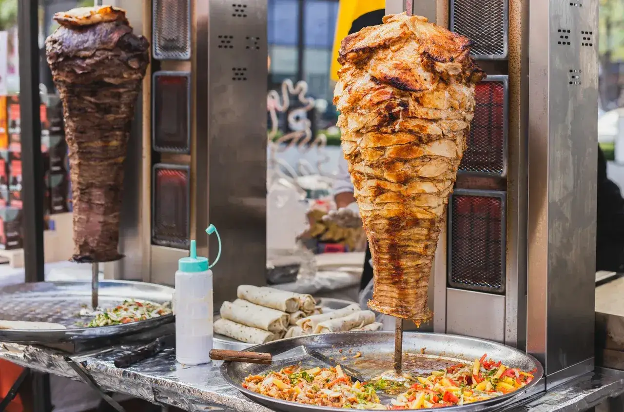 Zdjęcie Co to jest kebab? Odkryj smaki, historie i rodzaje tej potrawy